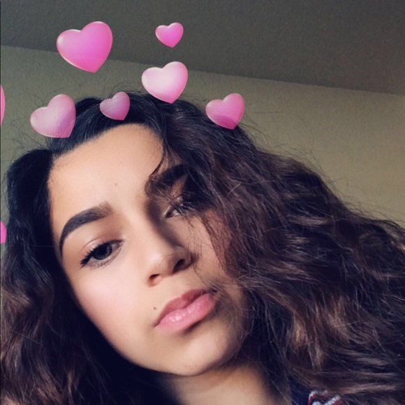 Meet your Posher, Emily - Picture 1 of 1